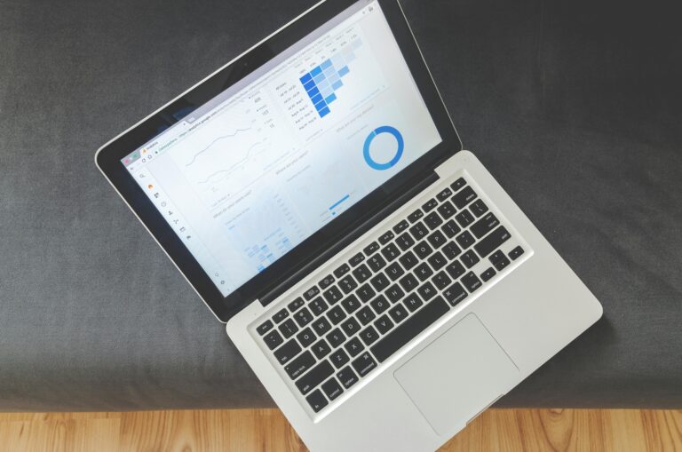 AEO vs SEO: Why Healthcare Providers Need Both in 2026